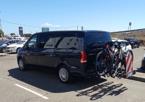 Foto Furgoneta Taxi con bicicletas Furgoneta con bicicletas